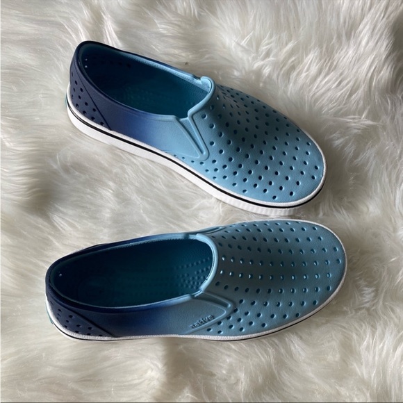 Native shoes size 2.🌹💐🌺🍀 - Picture 2 of 4